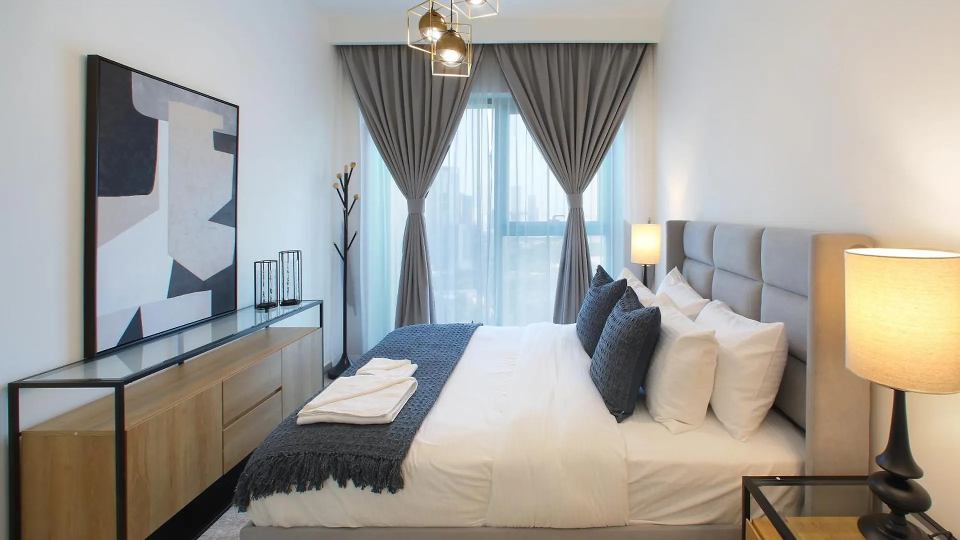 Apartment Sleeps 4 Dubai Mall Access Difc Views United Arab Emirates