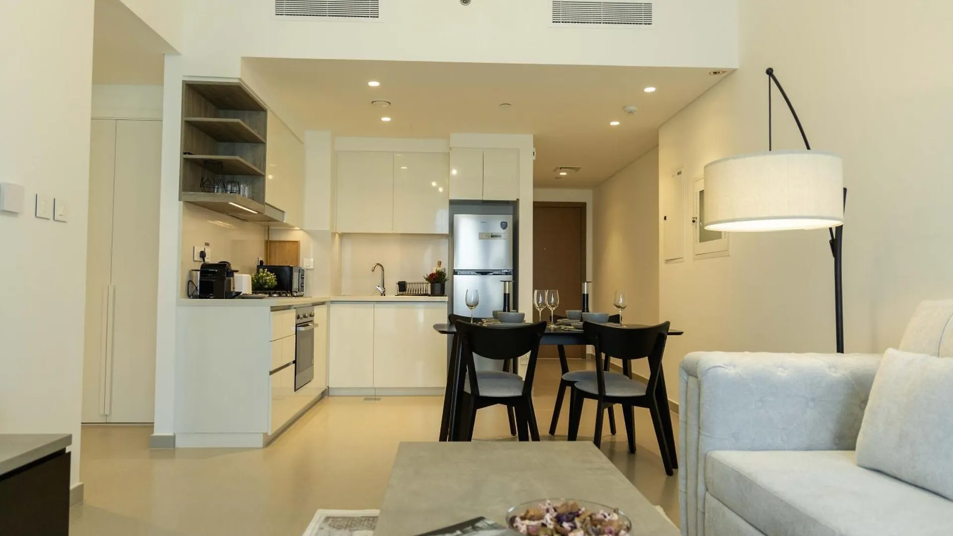 Sleeps 4 Dubai Mall Access Difc Views 0*,