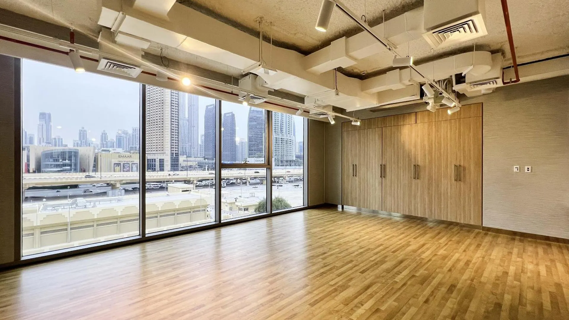 Apartment Sleeps 4 Dubai Mall Access Difc Views United Arab Emirates