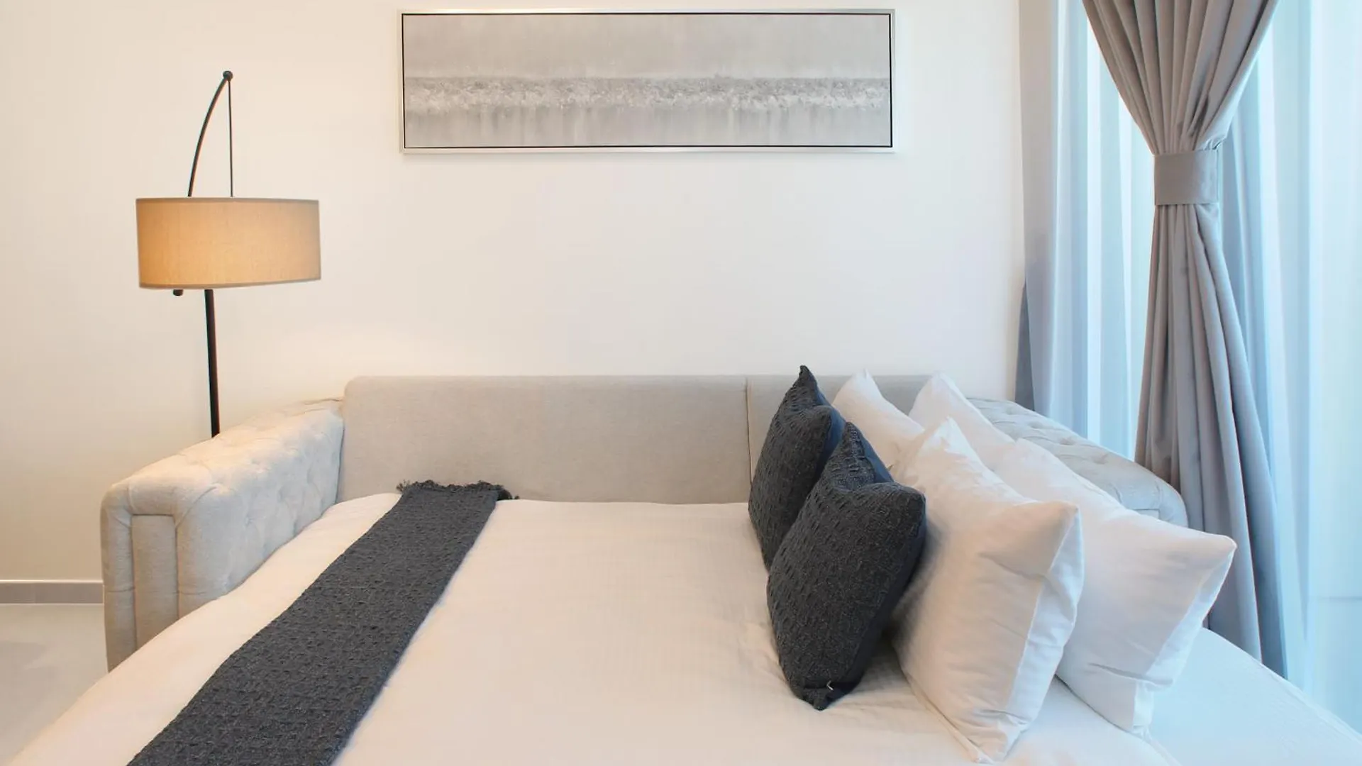 Apartment Sleeps 4 Dubai Mall Access Difc Views