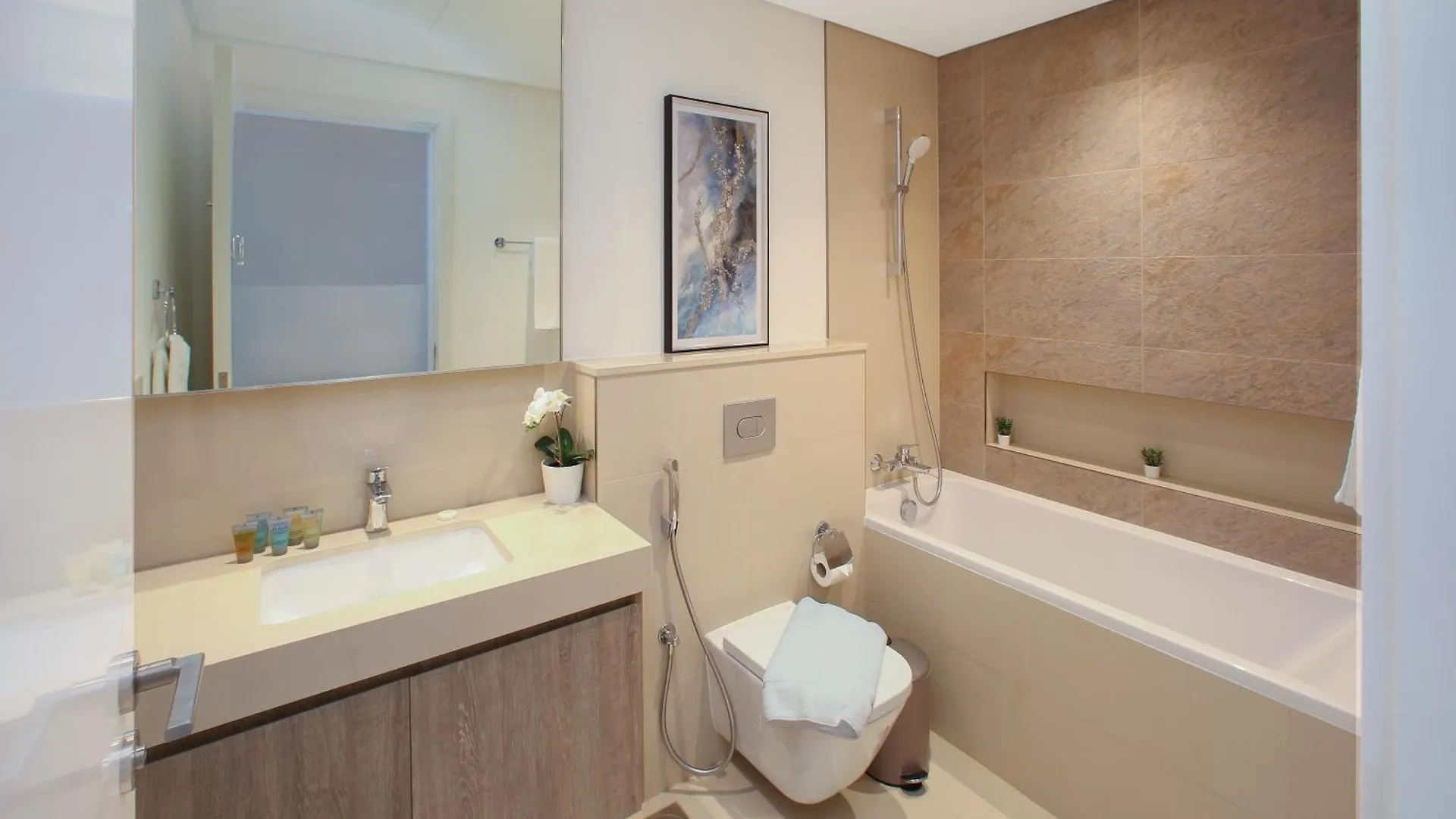 Apartment Sleeps 4 Dubai Mall Access Difc Views United Arab Emirates