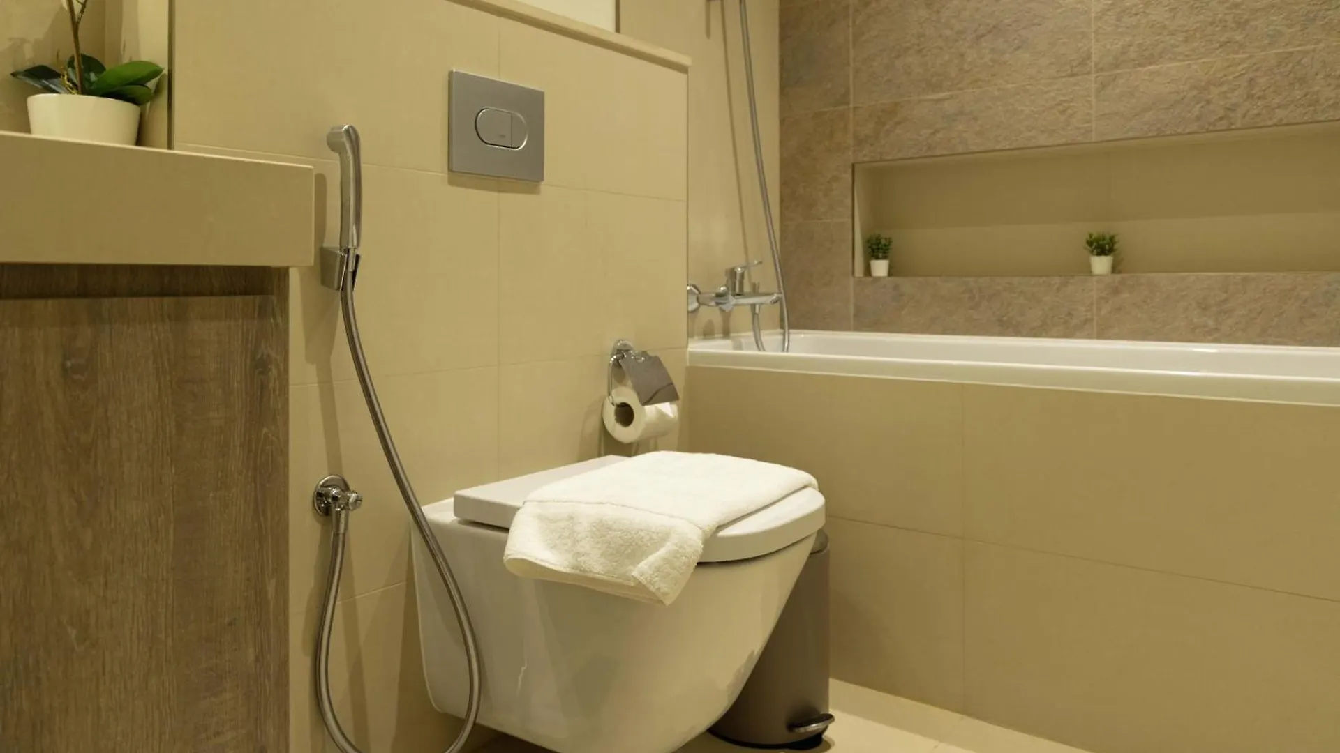Sleeps 4 Dubai Mall Access Difc Views Apartment