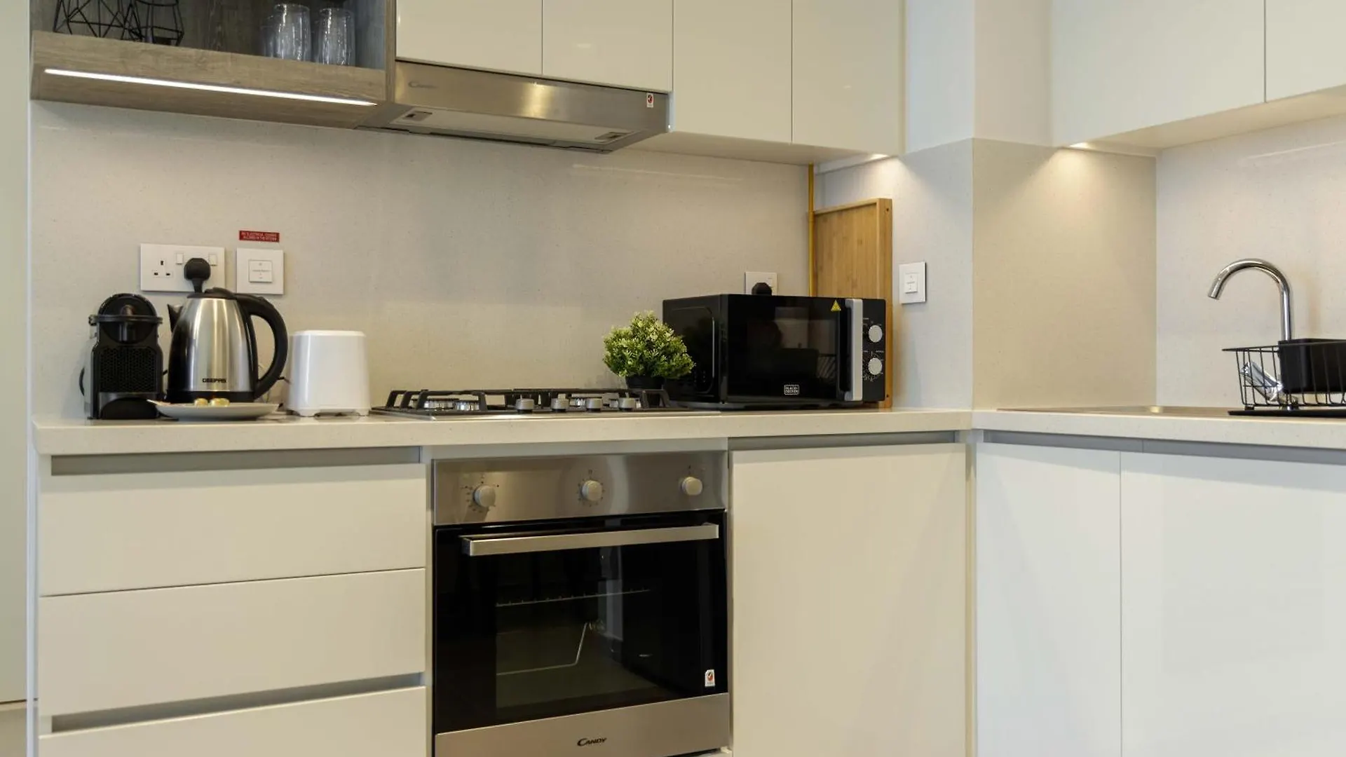 Sleeps 4 Dubai Mall Access Difc Views 0*,