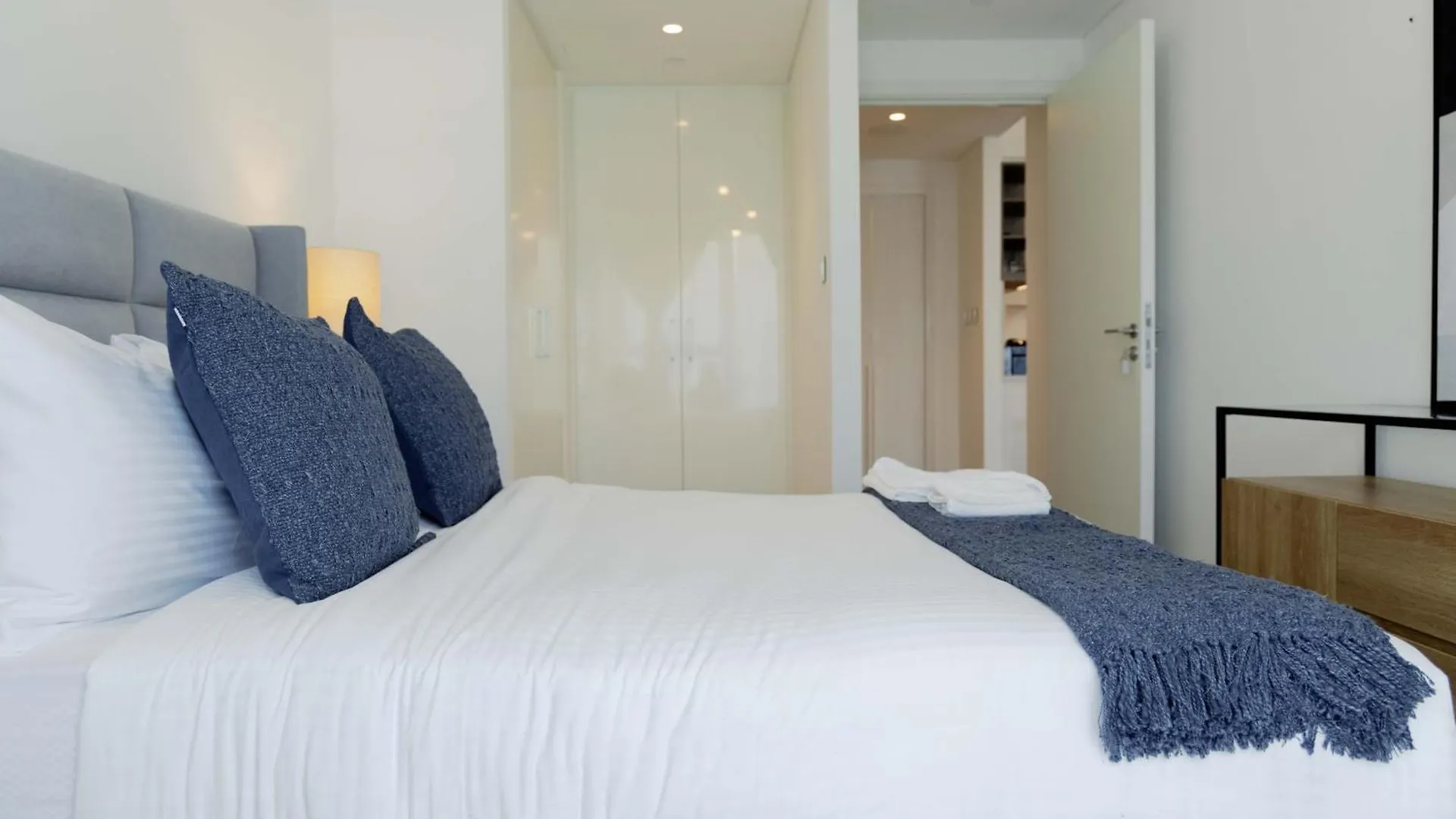 Apartment Sleeps 4 Dubai Mall Access Difc Views United Arab Emirates