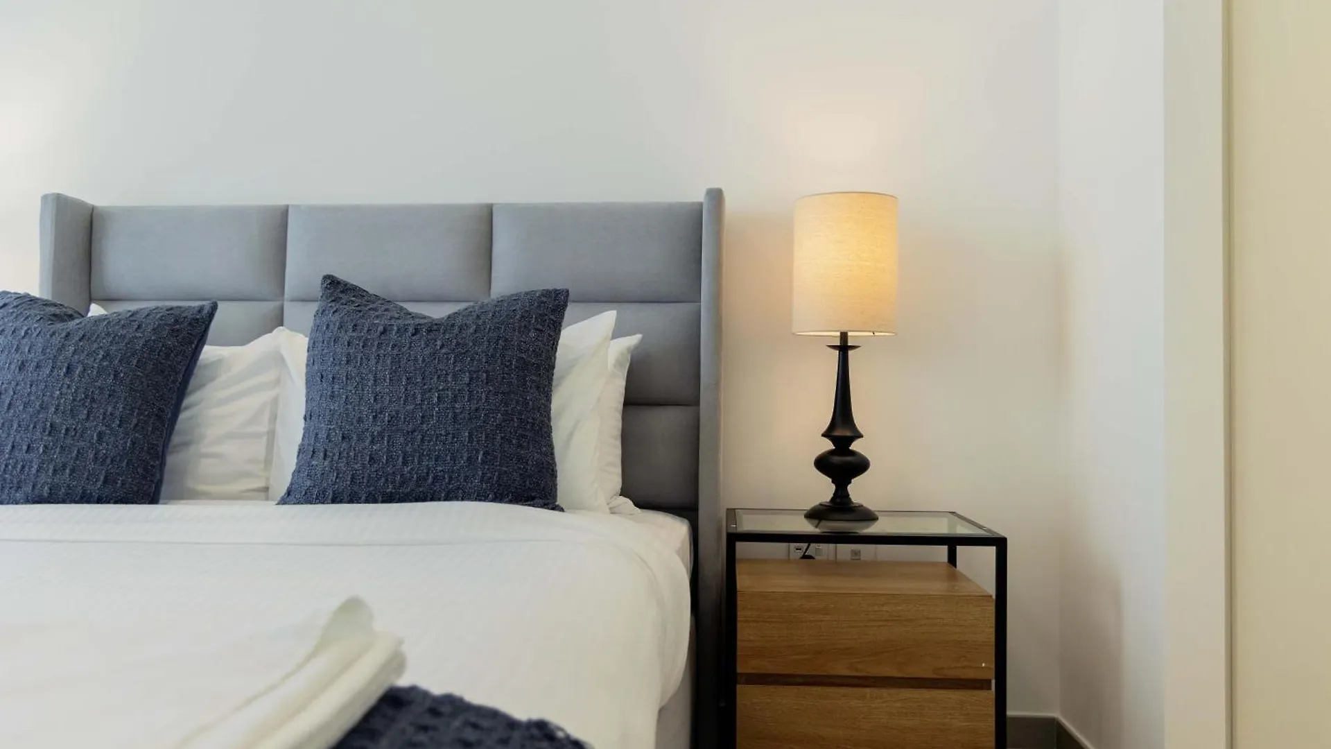 Apartment Sleeps 4 Dubai Mall Access Difc Views
