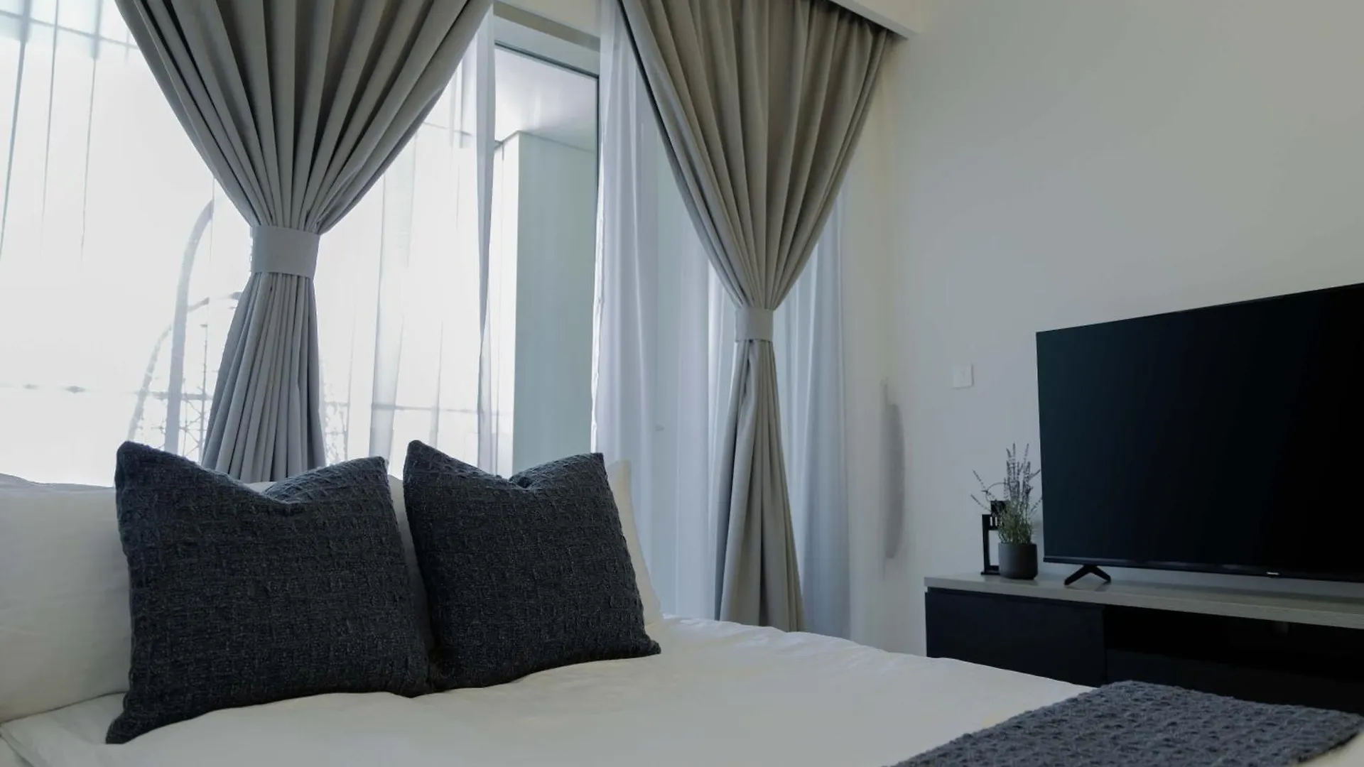 Sleeps 4 Dubai Mall Access Difc Views United Arab Emirates